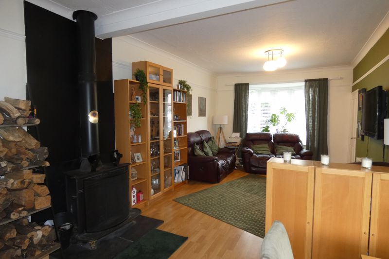 Lounge/Diner- click for photo gallery